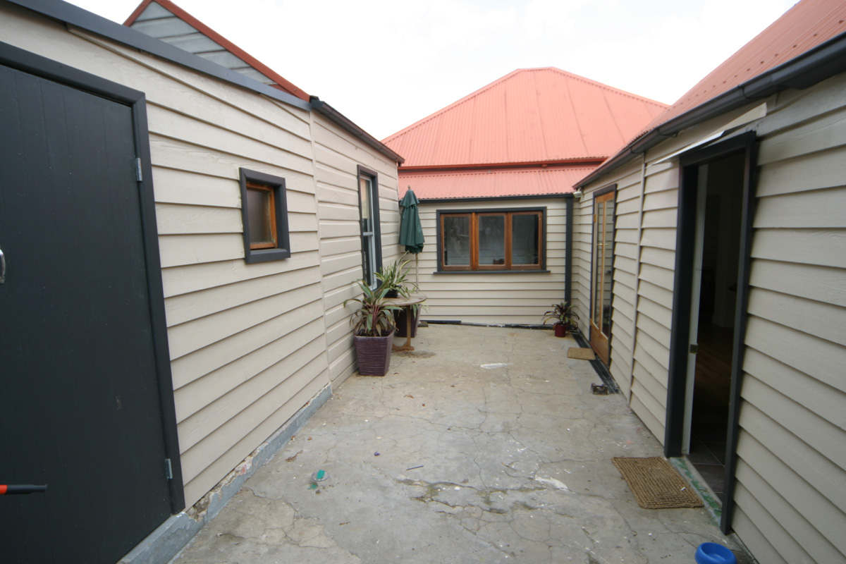 restoration of weatherboard and courtyard
